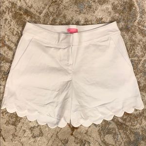 Isaac Mizrahi Scalloped White Shorts - Size 6